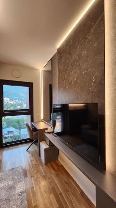 Diamond Residences 2bd 2bth 11fl Lux & Free P