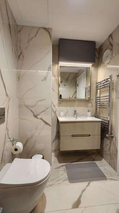 Diamond Residences 2bd 2bth 11fl Lux & Free P