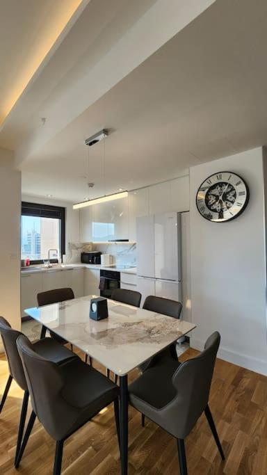 Diamond Residences 2bd 2bth 11fl Lux & Free P