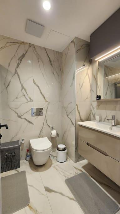 Diamond Residences 2bd 2bth 11fl Lux & Free P Skopje